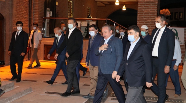 Şentop, Hacı Bayram Camii’nde sabah namazı kıldı