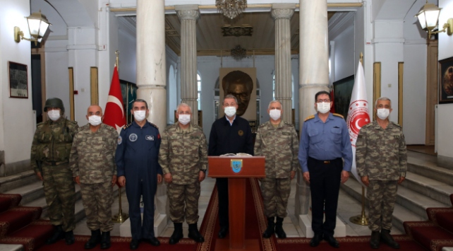 Bakan Akar, Yunanistan ve Bulgaristan sınırında birlikleri denetliyor