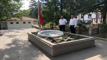 Cevdet Yıldırım, Muhsin Yazıcıoğlu’nun mezarını ziyaret etti