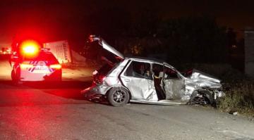 tır otomobille çarpıştı: 1 ölü, 2 yaralı