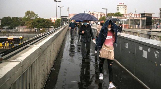İstanbul’da sağanak zor anlar yaşattı