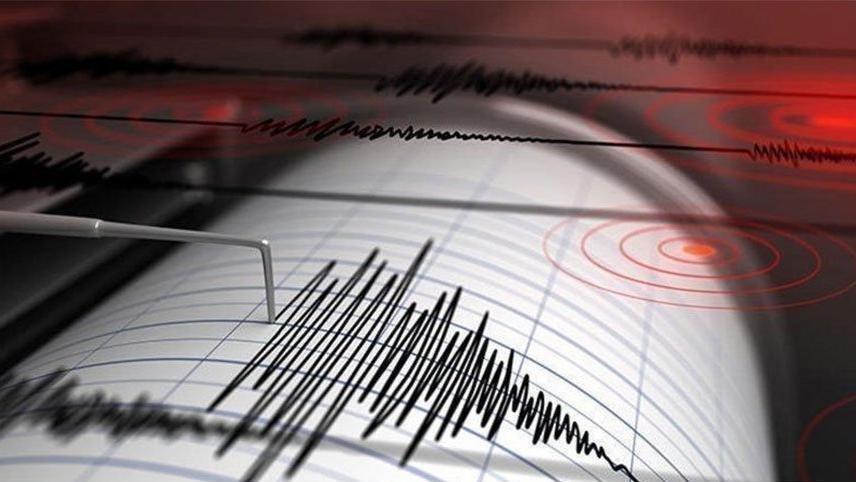 Son dakika! İzmir’de şiddetli deprem!